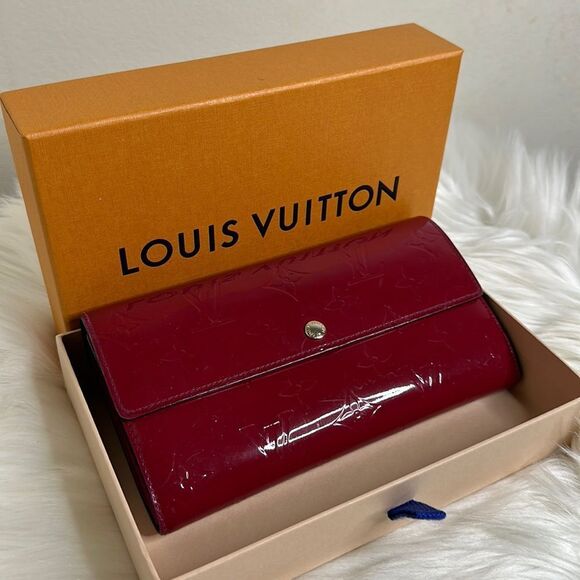 COPY - 💯Authentic Louis Vuitton Vernis Monogram Wallet 🍀 - Picture 1 of 13